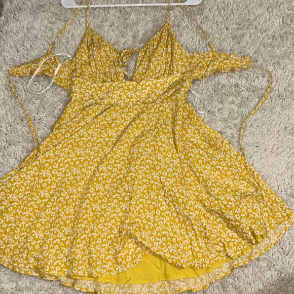 Backless Sundress - Picture 3 of 4